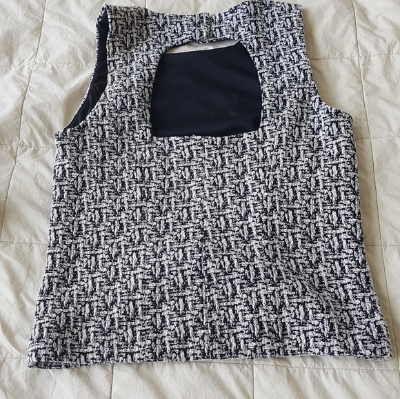 Banana Republic XSMALL 2piece top and skirt - Picture 4 of 4